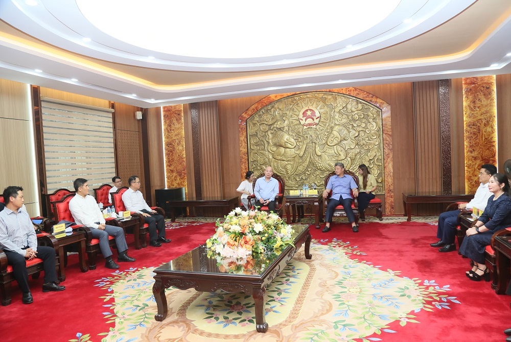 Mr. Nguyen Manh Quyen, Deputy Secretary of the Provincial Party Committee and Chairman of the Provincial People's Committee, meets with Korean organizations and enterprises exploring investment opportunities in Hung Yen