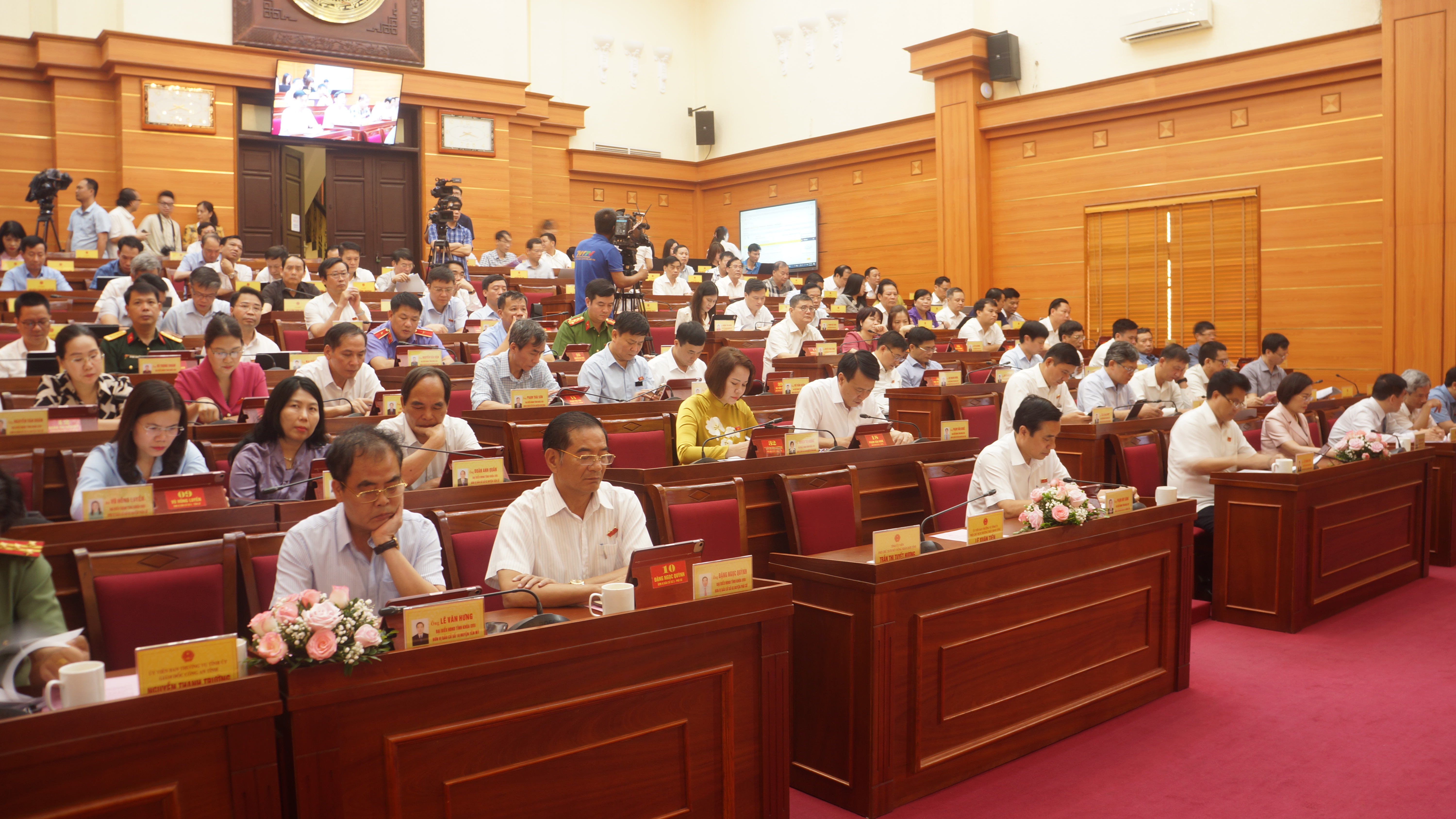   The mid-2024 regular meeting of the 17th Hung Yen Provincial People's Council opened