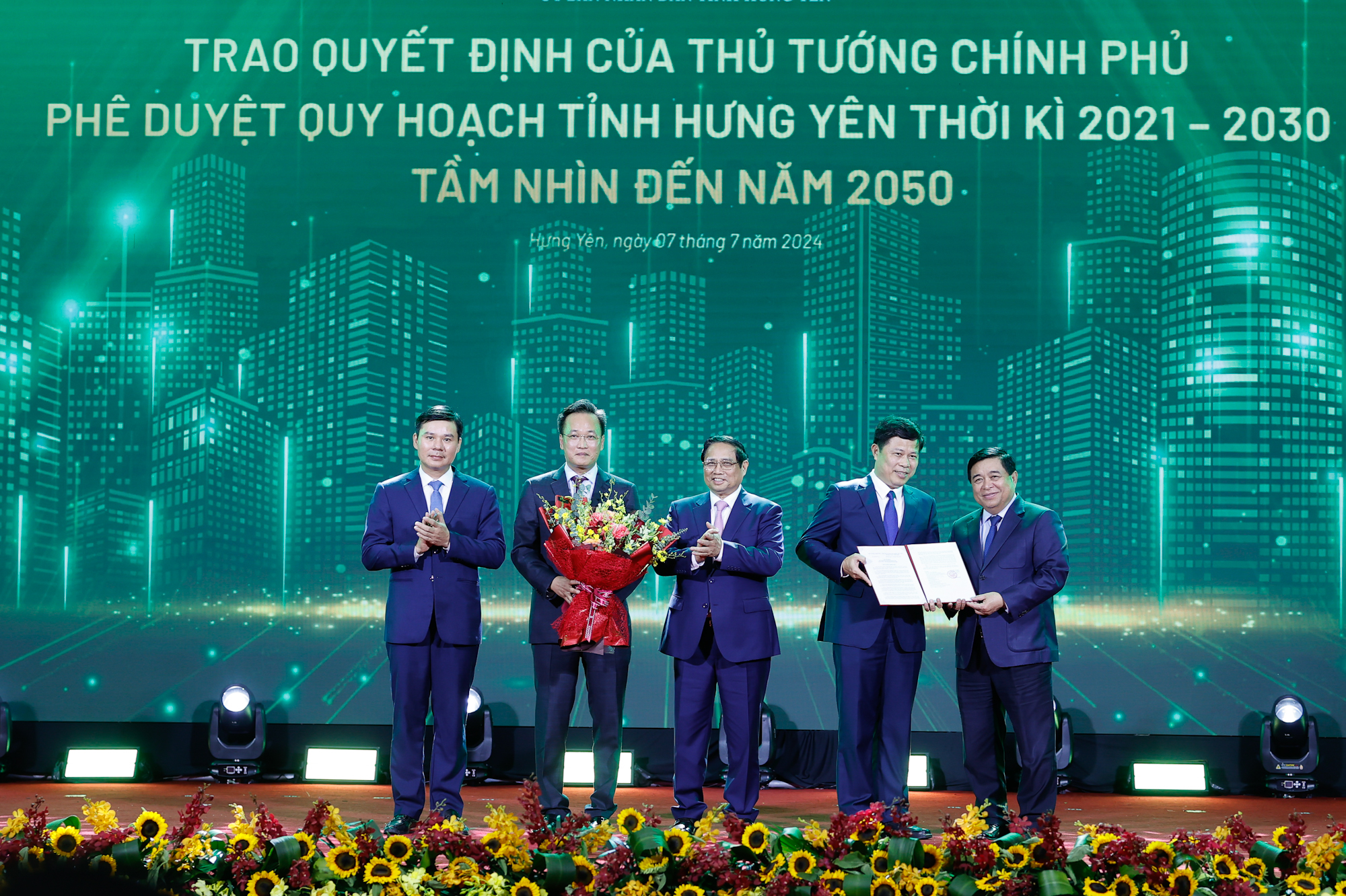   The Prime Minister expects Hung Yen to develop in the leading group of the country, contributing to the 'miracle of the Red River'