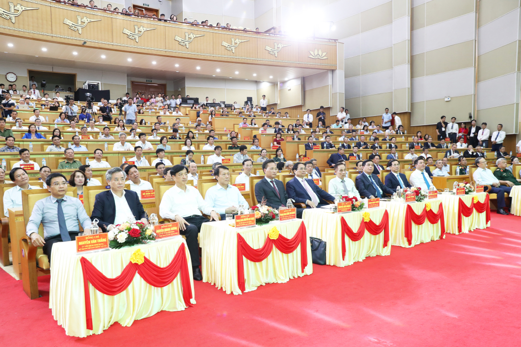   Prime Minister Pham Minh Chinh attends the Conference to announce Hung Yen Provincial Master Plan for the period of 2021-2030, with a vision to 2050 and investment promotion in the province