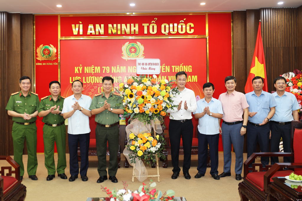 Provincial leaders congratulate the Provincial Police on the 79th anniversary of the Traditional Day of the Vietnam People's Public Security Force