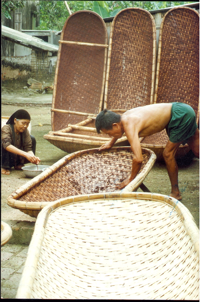   Noi Le Bamboo Boat Trade Village